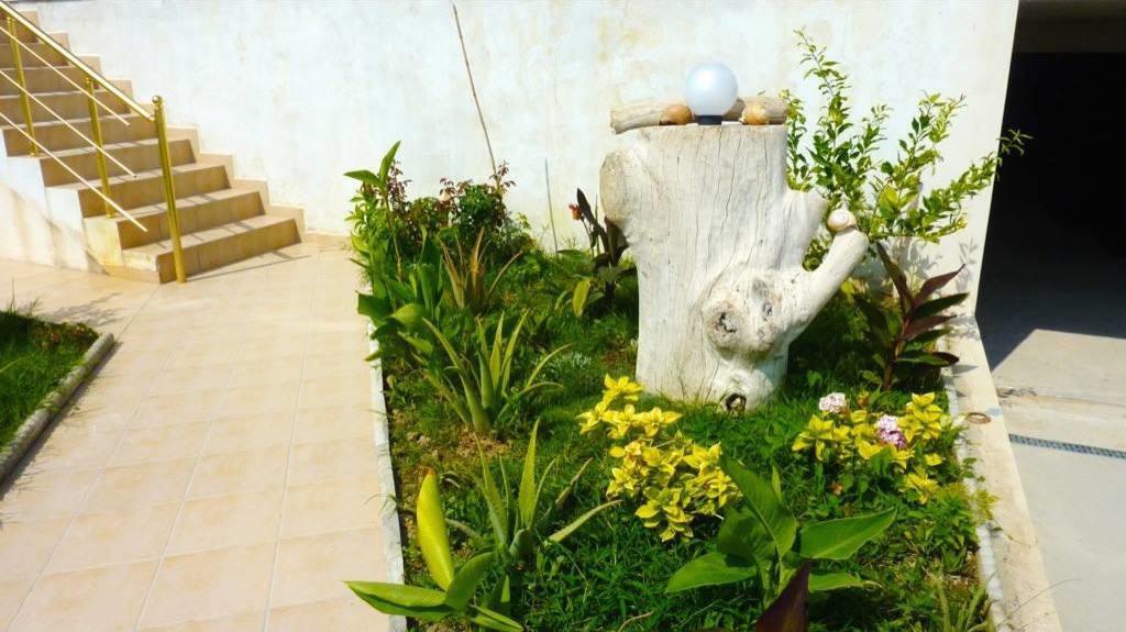 Vila Hadhri Borsh Luaran gambar